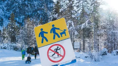 Pešcem je namenjena leva pot v Tamar, desna je rezervirana za tekače in turne smučarje. Foto: NC Planica