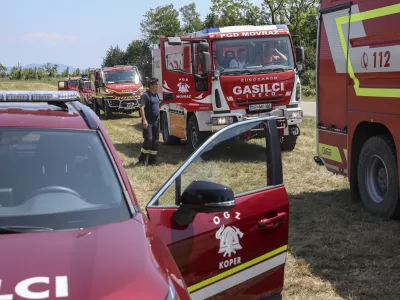 - 18.07.2024 - Požar na Krasu - Komen, Škrbina, Lipa - ogenj, ognjeni zublji, gašenje, gasilci  //FOTO: Jaka Gasar