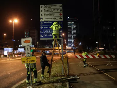 - PREGLED LETA 202404.01.2024. Priprave na popolno zaporo Dunajske ceste zaradi prenove železniškega nadvoza in začetek rušenja nadvoza.//FOTO: Bojan Velikonja