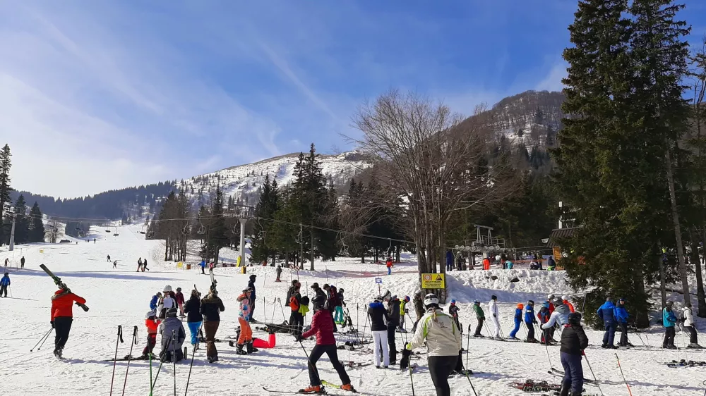 Na sredi lanskega decembra odprtem smučišču so bile do konca minulega leta odprte tri proge od sedmih. Foto: Tina Jereb