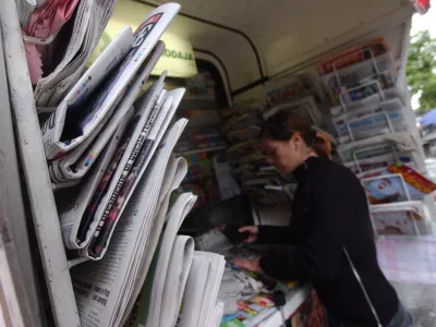  - tiskani mediji - zakon o tiskanih medijih, kiosk, časopisi, revija, kupovanje časopisa //FOTO: Bojan Velikonja