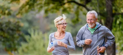 Raziskave kažejo, da fizična in socialna dejavnost prispevata k uspešnemu staranju. / Foto: iStock