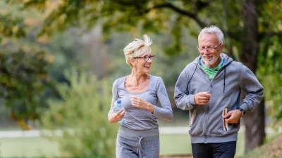 Raziskave kažejo, da fizična in socialna dejavnost prispevata k uspešnemu staranju. / Foto: iStock