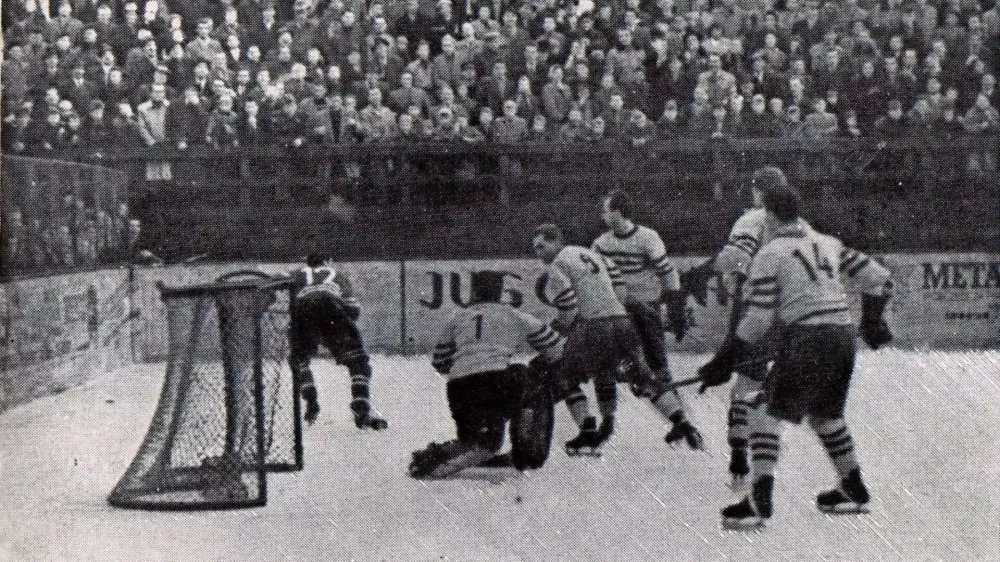 Jeseniški hokejisti so februarja 1957 osvojili prvi naslov prvakov / Foto: arhiv Gornjesavski muzej Jesenice / Foto: Arhiv Gornjesavski Muzej Jesenice