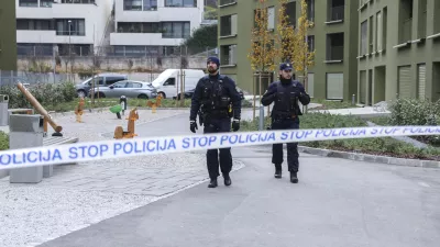 Policisti so v začetku decembra v Črnučah izvajali hišne preiskave, povezane z mafijskim umorom na Poti za Brdom v Ljubljani. Foto: Jaka Gasar