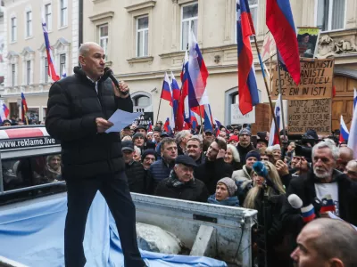 - Janez Janša, predsednik stranke SDS.- 12.12.2024. - Neprijavljen shod v podporo Janezu Janši ob sojenju v zadevi Trenta v Celju pred Okrožnim sodiščem.//FOTO: Bojan Velikonja