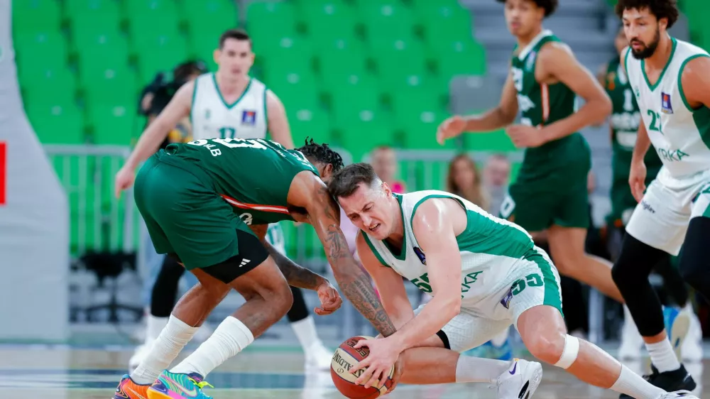 Košarkarji Cedevite Olimpije so bili na slovenskem derbiju lige Aba šele po podaljšku boljši od Krke. F Aleš Fevžer / Cedevita Olimpija