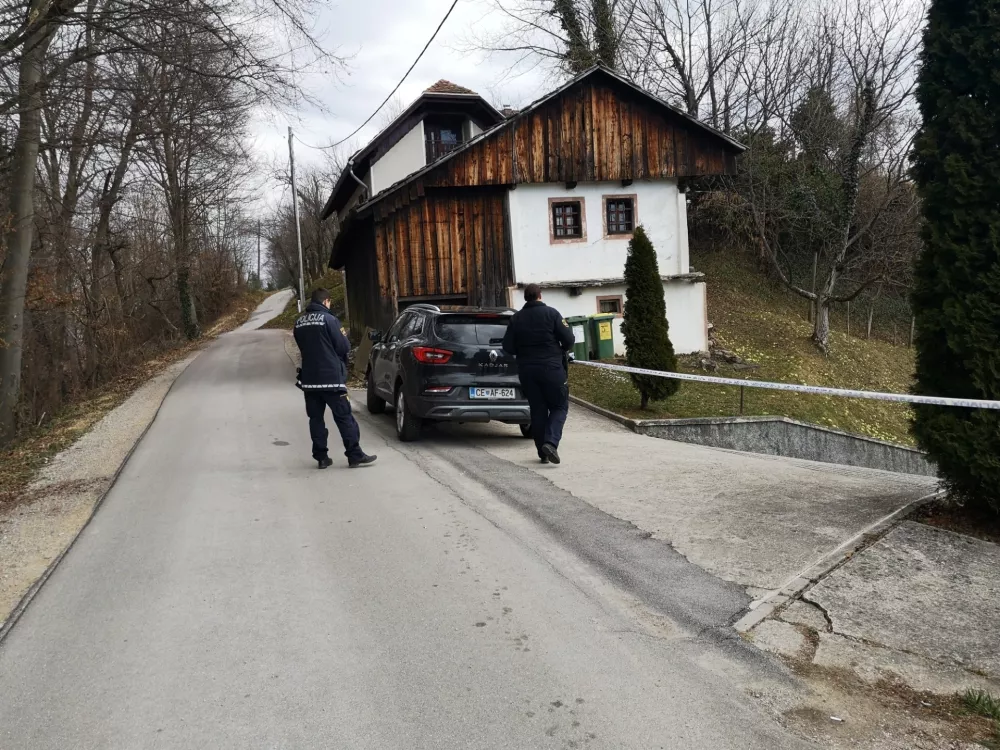 Na kraju kaznivega dejanja je zelo pomembno, da se najprej ustrezno zavaruje kraj dogodka, zatem se forenziki lotijo iskanja in zavarovanja sledi. / Foto: Mojca Marot