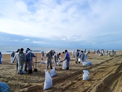 In this photo released by Krasnodar Gov. Veniamin Kondratyev in his Telegram channel on Sunday, Jan. 5, 2025, rescuers and volunteers work to clean up tons of fuel oil that spilled out of two storm-stricken tankers more than two weeks ago in the Kerch Strait, near Anapa in Russia's southern Krasnodar region. (Krasnodar Gov. Veniamin Kondratyev Telegram channel via AP)