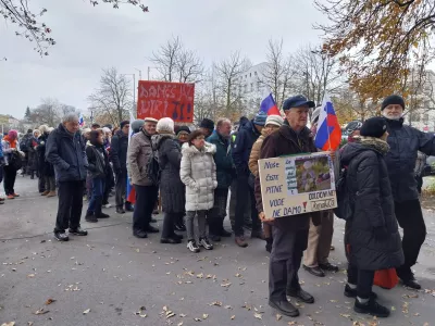 Shod podpornikov Aleša Primca pred Upravno enoto Ljubljana - ustna obravnava v postopku izdaje gradbenega dovoljenja za kanal C0