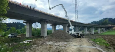 Dokončanje gradnje tretje razvojne osi med Šentrupertom in Slovenj Gradcem se odmika predvsem na račun pridobivanja gradbenih dovoljenj na posameznih odsekih. Foto: arhiv MOV