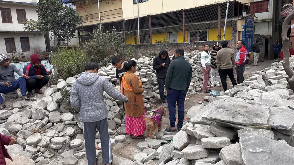 07 January 2025, Nepal, Kathmandu: Nepali people gathered outside of their homes after a 7.1- magnitude earthquake felt in Kathmandu. A 7.1 magnitude earthquake struck Nepal-Tibet border early on 07 January. Tremors were felt in China, Nepal, Bhutan, Bangladesh and India. Photo: Sunil Sharma/ZUMA Press Wire/dpa