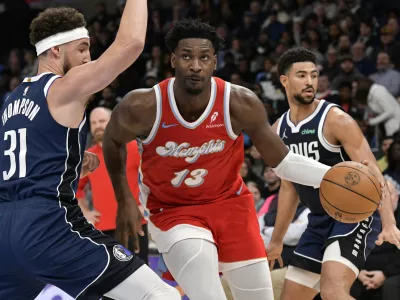 Memphis Grizzlies forward Jaren Jackson Jr. (13) handles the ball against Dallas Mavericks guard Klay Thompson (31) in the first half of an NBA basketball game Monday, Jan. 6, 2025, in Memphis, Tenn. (AP Photo/Brandon Dill)