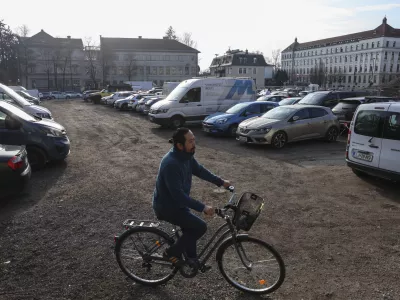 Na parkirišču NUK II s koncem januarja ne bo več mogoče parkirati. Foto: Jaka Gasar 