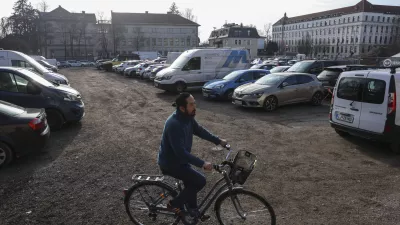 Na parkirišču NUK II s koncem januarja ne bo več mogoče parkirati. Foto: Jaka Gasar 