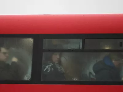 Commuters sit on a bus as it rains during the morning rush-hour in London, Britain, January 6, 2025. REUTERS/Toby Melville   TPX IMAGES OF THE DAY