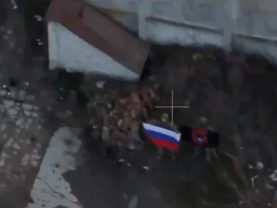 A soldier holds up a Russian flag in Kurakhove, Donetsk Region, Ukraine in this screen grab taken from a social media video released on January 5, 2025, obtained by Reuters. Social Media/via REUTERS THIS IMAGE HAS BEEN SUPPLIED BY A THIRD PARTY. NO RESALES. NO ARCHIVES.