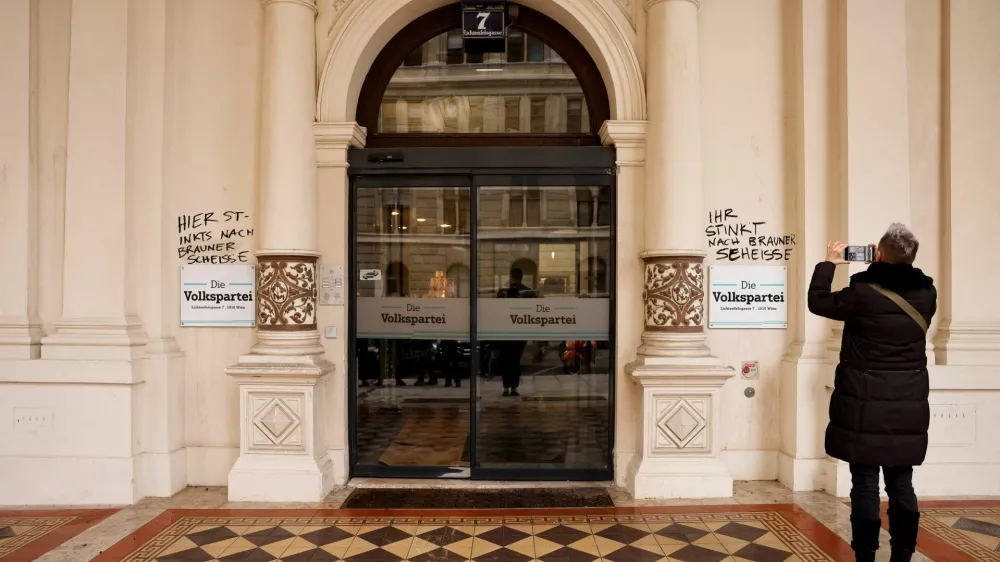  SENSITIVE MATERIAL. THIS IMAGE MAY OFFEND OR DISTURB  The entrance of the main building of the People's Party is coated with text that reads "you smell like brown shit" during a press statement of the head of People's Party Christian Stocker in Vienna, Austria, January 8, 2025 REUTERS/Lisa Leutner