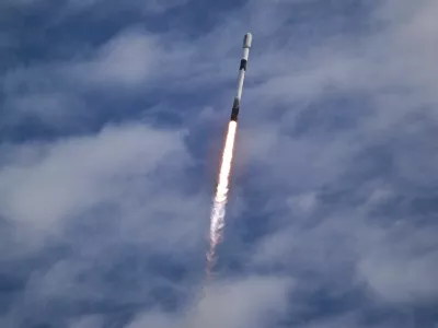 A SpaceX Falcon 9 rocket lifts off from Kennedy Space Center with a payload of Starlink satellites in Cape Canaveral, Florida, U.S., January 8, 2025. REUTERS/Steve Nesius