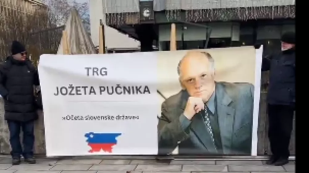 Trg Jožeta Pučnika, plakat SDS 