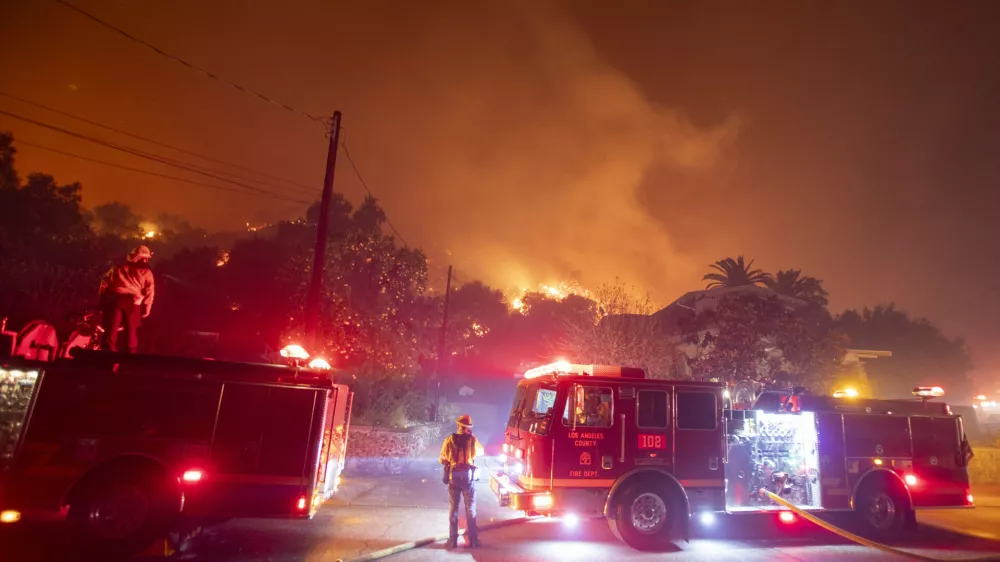 Z ognjem se bori 7500 gasilcev. Foto: DPA