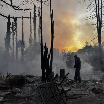 Posledice požara. Prej so bile tu hiše. / Foto: AP