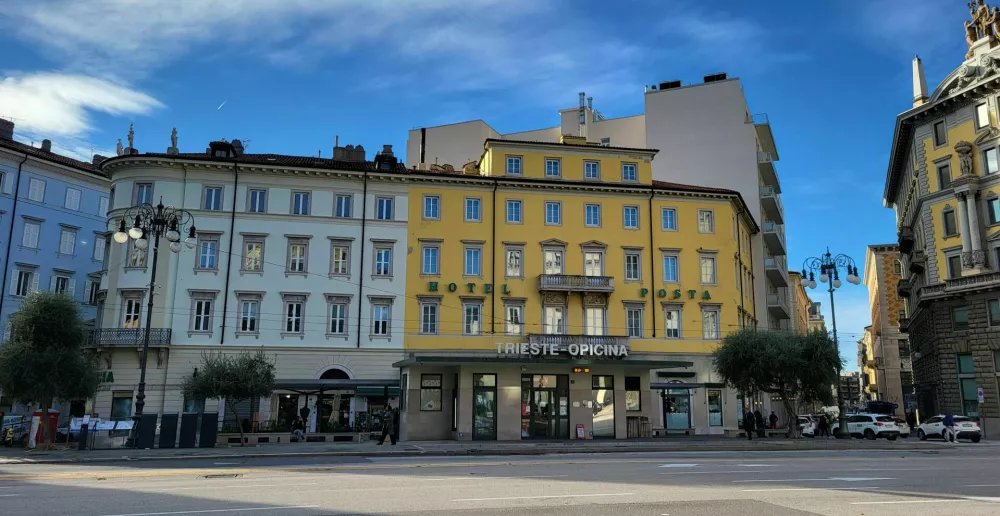 Nekdanja končna postaja tramvaja je bila na Trgu Oberdan, po novem ob nekaj metrov naprej na Trgu Dalmacija. / Foto: Katja Gleščič