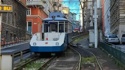 openski tramvaj s prikolico ulica Commerciale pred prvim vzponom Trst-Opčine / Foto: Katja Gleščič 