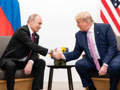 FILED - 14 June 2019, Japan, Osaka: US President Donald Trump (R) shakes hands with Russian President Vladimir Putin during their meeting on the sidelines of the G20 summit. US President-elect Donald Trump on 07 January said that he plans to discuss efforts to end Russia's war in Ukraine with Russian President Vladimir Putin. Photo: -/White House/dpa - ATTENTION: editorial use only and only if the credit mentioned above is referenced in full