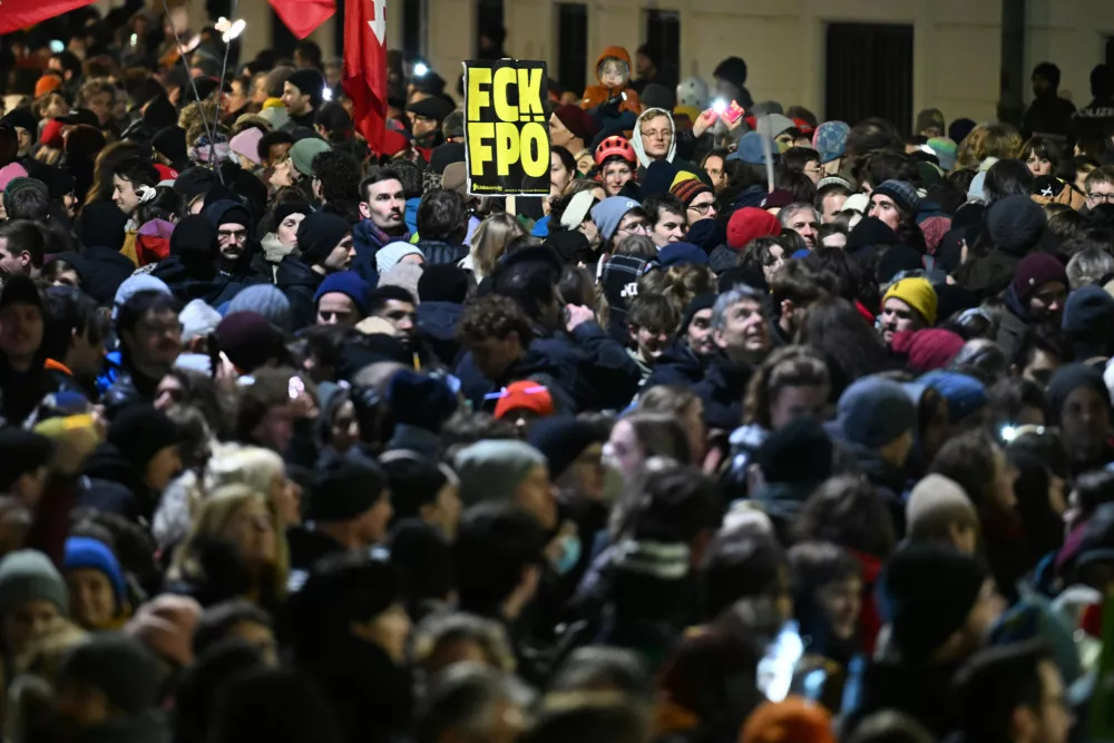 FILED - 09 January 2025, Austria, Vienna: People take part in a protest against the formation of a government led by the far-right Freedom Party of Austria (FPOe). Photo: Helmut Fohringer/APA/dpa