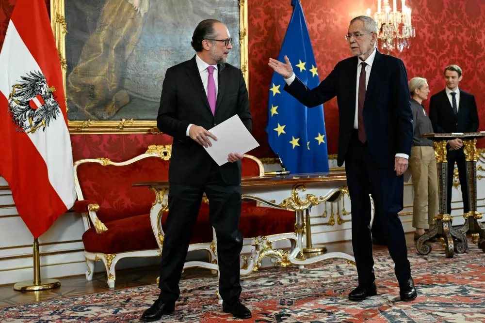 Austria's President Alexander Van der Bellen gestures next to designated Chancellor of the People's Party (OVP) Alexander Schallenberg at the swearing-in ceremony at Hofburg Palace in Vienna, Austria, January 10, 2025. REUTERS/Elisabeth Mandl