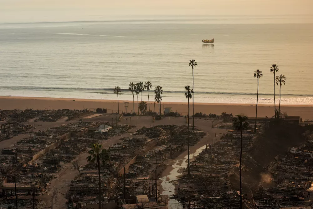 Homes bordering the Pacific Ocean are burned to the ground in the aftermath of the Palisades Fire in the Pacific Palisades neighborhood of Los Angeles, Thursday, Jan. 9, 2025. (AP Photo/Jae C. Hong)