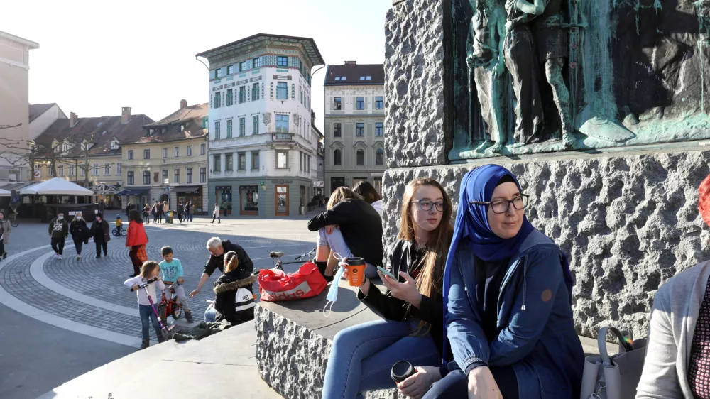 ﻿03.03.2021- Prešernov trg, muslimanka, sobivanje več kultur,multkuralizemFoto: Tomaž Skale