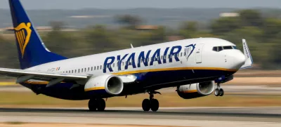 FILE PHOTO: A Ryanair Boeing 737-800 airplane takes off from the airport in Palma de Mallorca, Spain, July 29, 2018. REUTERS/Paul Hanna/File Photo