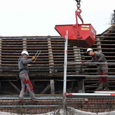 02.12.2024 - simbolična fotografija - delavci, gradbeništvo, delo na višini, delavske praviceFoto: Tomaž Skale