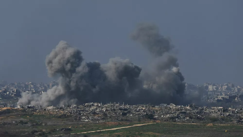 Smoke billows following an air strike, as buildings lie in ruin in Beit Hanoun, in the Gaza Strip, amid the ongoing conflict between Israel and Hamas, as seen from southern Israel, January 12, 2025. REUTERS/Kai Pfaffenbach