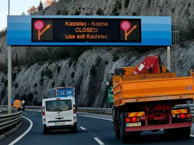 Zapora predora Kastelec proti Ljubljani. Foto: bralka