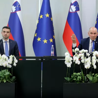 Brdo pri Kranju, Kongresni center Brdo.NK, na kateri so predstavili izvedene projekte v slovenskih obcinah v mandatu vlade in spregovorili o projektih, ki so v teku, ter tistih, ki jih je vlada potrdila in bodo izvedeni v prihodnje.Minister za obrambo Matej Tonin, PV Janez Jansa in gospodarski minister Zdravko Pocivalsek