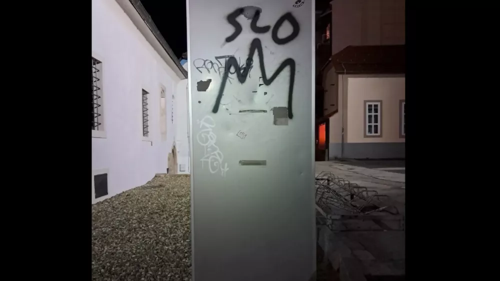 Antisemitski grafiti na sinagogi. Foto: Sinagoga Maribor