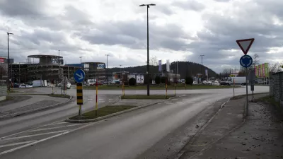 Krožišče v nakupovalnem središču Rudnik bo za ves promet zaprto do predvidoma 21. aprila. Foto: Nik Erik Neubauer