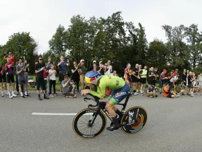 Cycling - UCI World Championships 2024 - Zurich, Switzerland - September 22, 2024 Slovenia's Primoz Roglic in action during the men's elite individual time trial REUTERS/Stefan Wermuth