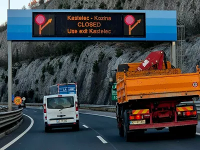 Zapora predora Kastelec proti Ljubljani. Foto: bralka