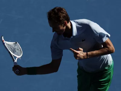 Tennis - Australian Open - Melbourne Park, Melbourne, Australia - January 14, 2025 Russia's Daniil Medvedev reacts while holding his smashed racquet during his first round match against Thailand's Kasidit Samrej REUTERS/Francis Mascarenhas