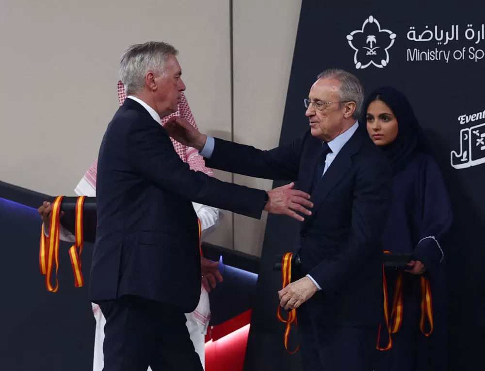 Soccer Football - Spanish Super Cup - Final - FC Barcelona v Real Madrid - King Abdullah Sports City, Jeddah, Saudi Arabia - January 12, 2025 Real Madrid coach Carlo Ancelotti and president of Real Madrid Florentino Perez after Real Madrid lost the Spanish Super Cup final REUTERS/Pedro Nunes