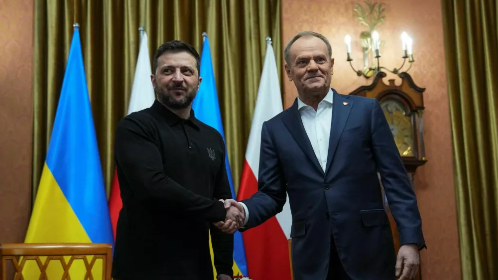 Ukraine's President Volodymyr Zelenskiy and Polish Prime Minister Donald Tusk shake hands as they meet at the Chancellery of the Prime Minister in Warsaw, Poland, January 15, 2025. REUTERS/Aleksandra Szmigiel