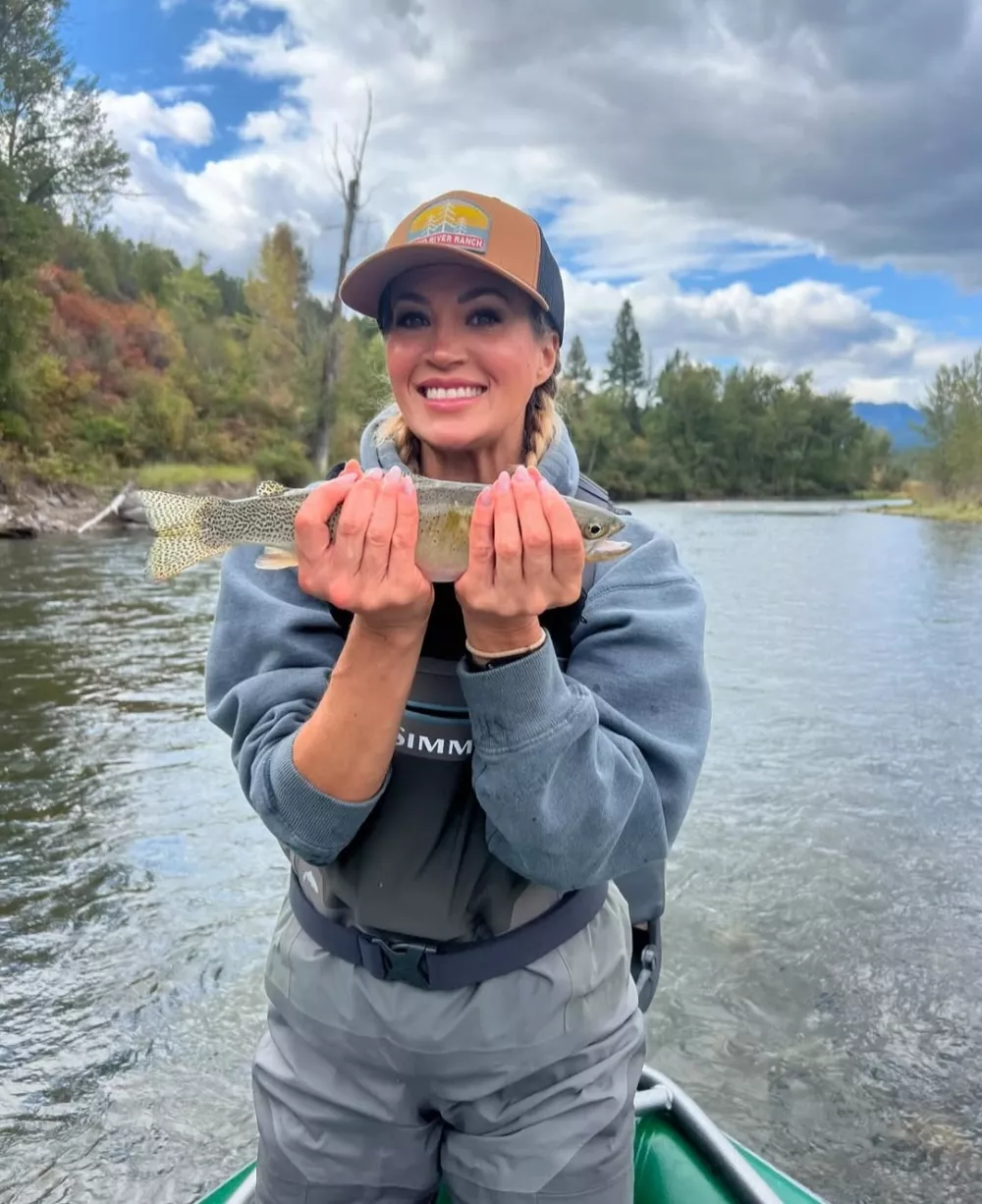 Carrie Underwood med muharjenjem v Montani Foto: Instagram Carrie Underwood