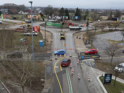 16.01.2025. Zapora krožišča pri Supernovi in Eleclercu na Rudniku v Ljubljani. FOTO: Bojan Velikonja 