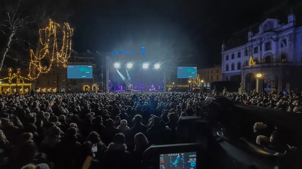 Koncert Nine Pušler si je 26. decembra na Kongresnem trgu ogledalo okoli 15.000 ljudi. Foto: Anže Furlan