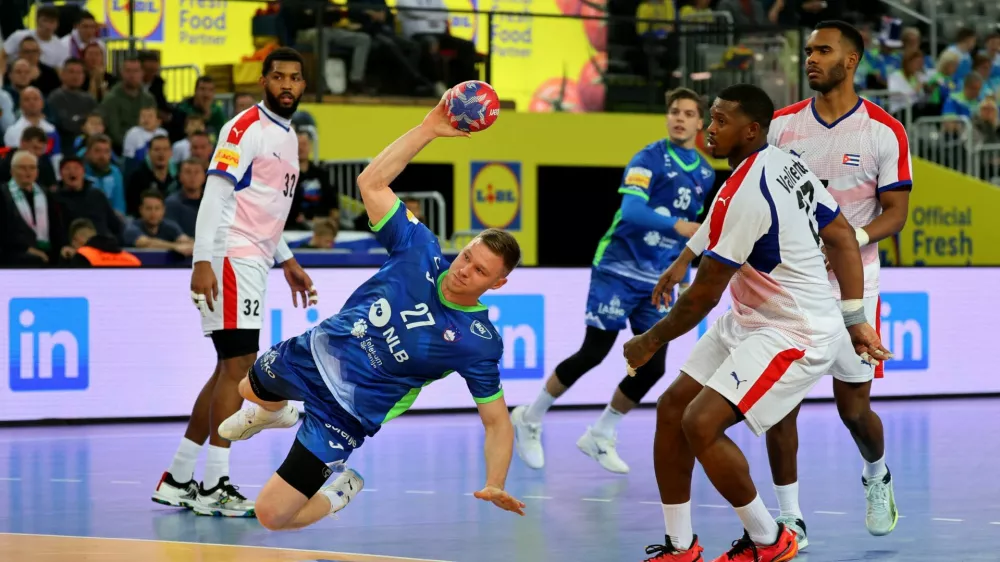 Handball - IHF Handball World Championships 2025 - Preliminary Round - Group G - Slovenia v Cuba - Zagreb Arena, Zagreb, Croatia - January 16, 2025 Slovenia's Kristjan Horzen shoots at goal REUTERS/Antonio Bronic