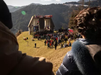 Drazgose.Osrednja spominska slovesnost Po stezah partizanske Jelovice ob 83. obletnici Drazgoske bitke.